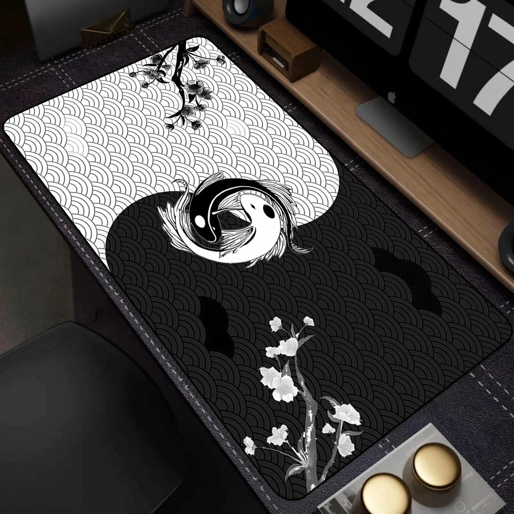 Black White Japanese Koi Fish  - Desk Setup Black And White 评论和价格