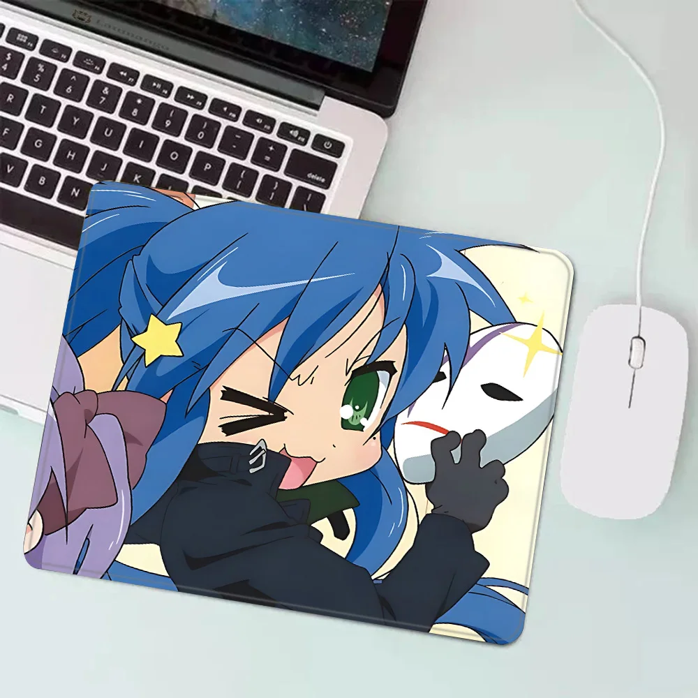 Lucky Star Konata Izumi Gaming - Desk Setup Anime 评论和价格